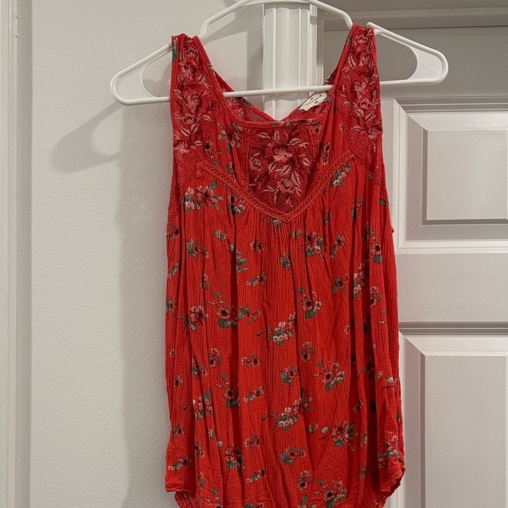 Chic Red Floral Women's Tank Top